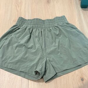 Vuori Shorts